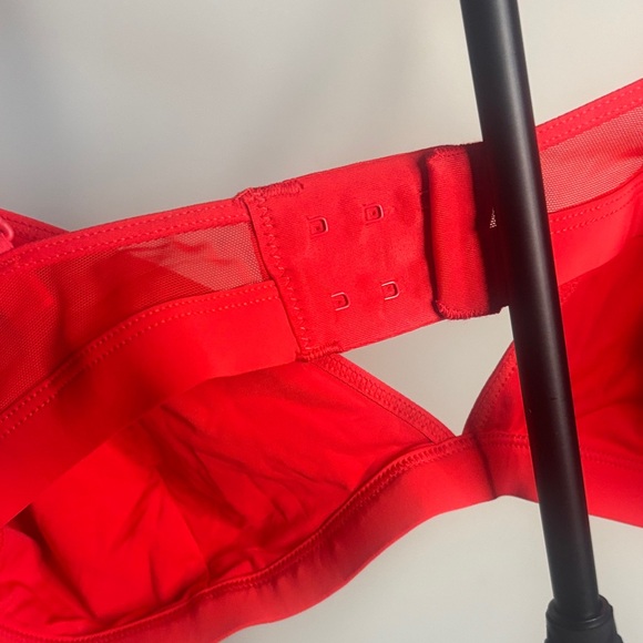 Parade Red Women's Intimate Bra Size Medium - Picture 6 of 6